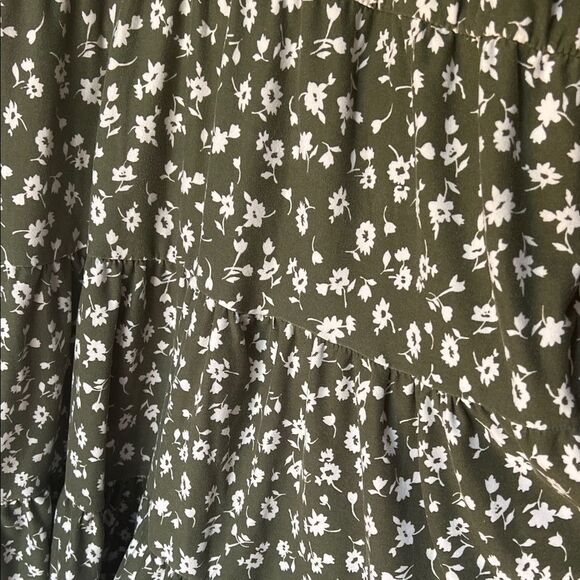 No Boundaries V-neck Floral Green Dress XL (15-17) - Picture 4 of 6